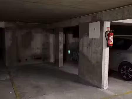 à louer – parking de 12 m² – paris 17e