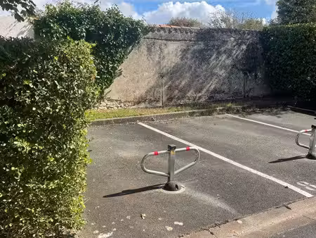 place de parking sécurisée la rochelle