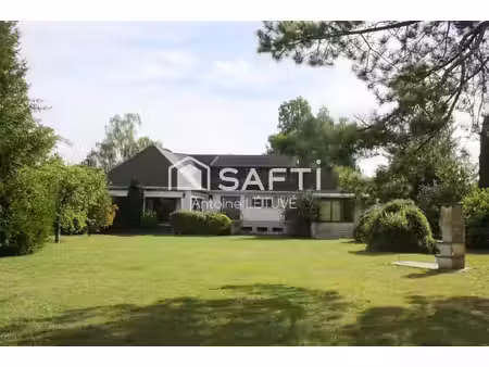 pavillon bourgeois de 5 chambres sur jardin arboré