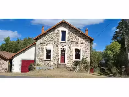 giat – maison en pierres avec potentiel  terrain clos de 842 m²