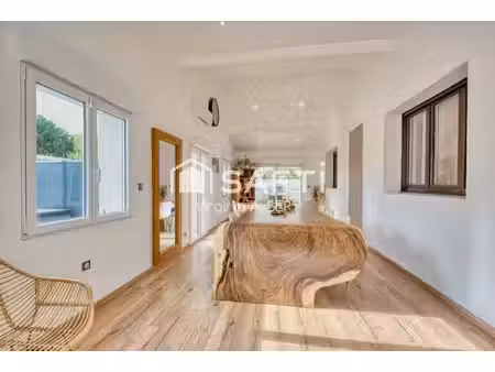 maison de prestige de 225 m² de surface habitable totale  sur un terrain de 1100 m2  avec 