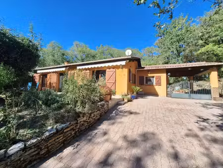 maison de plain-pied 145 m² avec grande véranda avec terrain clôturé et arboré