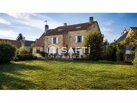 belle maison en pierre rénovée de 215m2 avec terasse et jardin