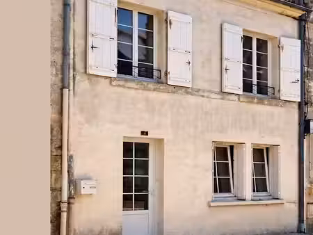 ? charmante maison de bourg t4 – beaux volumes  3 chambres et cour intérieure