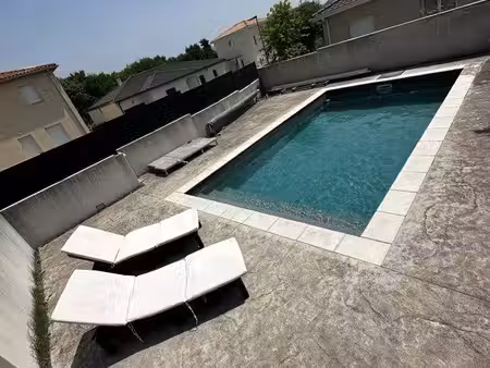 villa moderne avec piscine