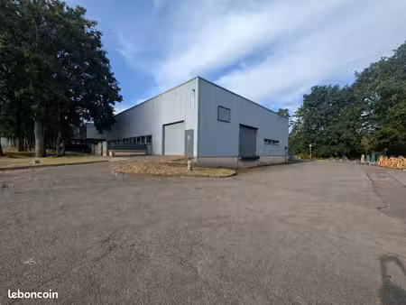 local d'activite 1261 m² évreux
