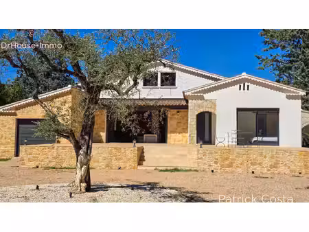 cuers - propriete 7 pieces 192 m² habitables  terrain + de 9000 m²