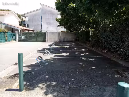 lot parkings (ou à l'unité) proche aeroport toulouse blagnac