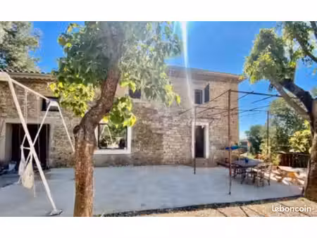 mas en pierre avec dépendance entre nîmes uzes et ales