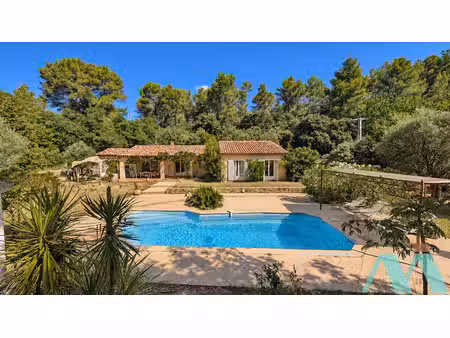 location meublée maison 5 pièces 160 m² à le beausset (83330)  2 900 €