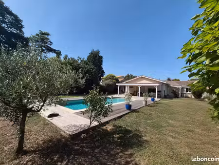 maison plain-pied 4/5 chambres piscine chauffée grand jardin arboré calme sans vis-à-vis