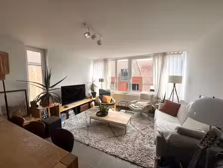 lichtrijk hoekappartement met 2 slaapkamers  garagebox en...