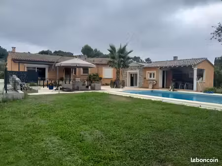 villa passive 165m² + hangar 300m²+ garage 140 m²+ pièce de 52 m²