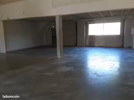 entrepôt avec bureaux et parkings