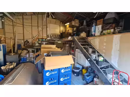 entrepôt avec bureau et logement de fonction t4 avec terrass