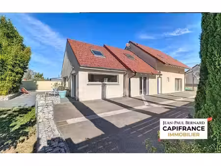 châtenoy-en-bresse (71) maison récente à vendre de 158 m² terrain de 1073 m² piscine chauf