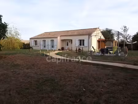 maison à vendre 6 pièces lairoux (85)
