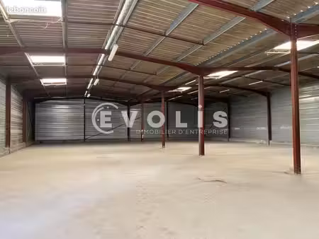 local d'activité 800 m²