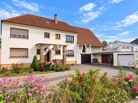 3%.com-- maison 180 m² – 2 logements – garages  dépendances et fort potentiel – neuhaeusel