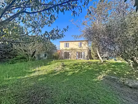 propriété de 133 m² hab sur un terrain de 1 925 m².