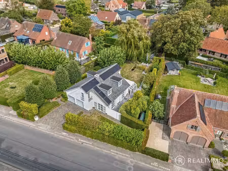 ruime alleenstaande woning met prachtige tuin in kooigem