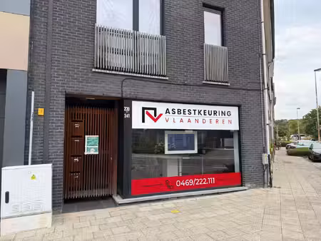 kantoorruimte op zichtbare locatie + 2x berging
