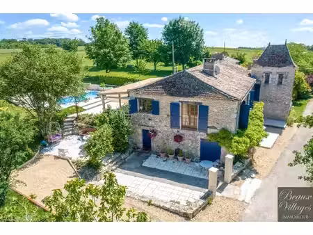 un lieu magique : ancien pavillon de chasse du xvième siècle avec vues et piscine !
