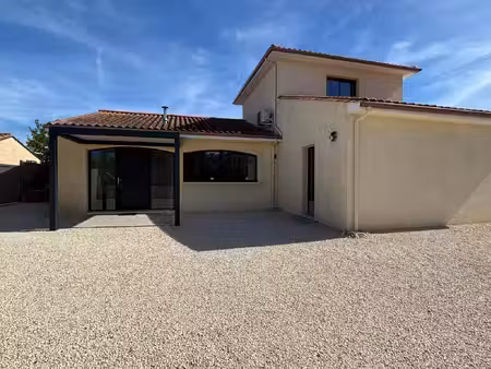 maison contemporaine de 4 chambres  nécessitant peu d'entretien