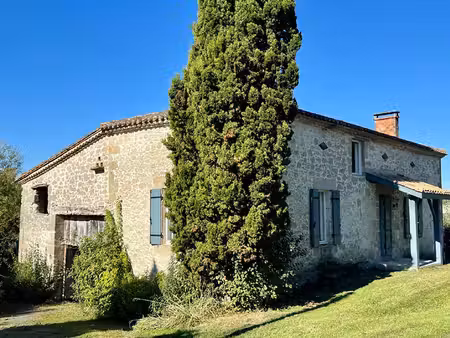 maison en pierre de caractère avec potentiel d’agrandissement pour créer la propriété de v