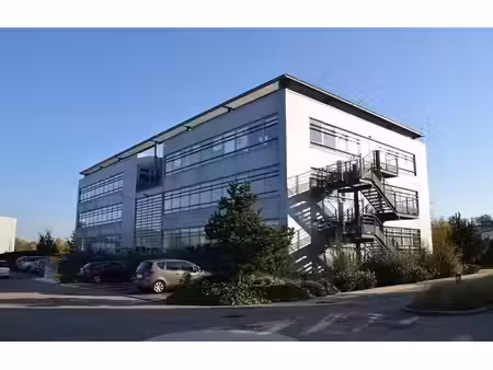 location bureau st priest 318 m²