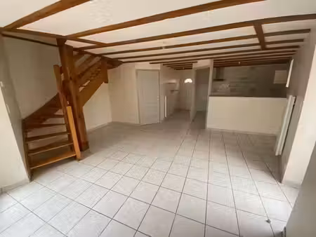 location maison 3 pièces 85 m² à saint-martin-des-tilleuls (85130)  550 €
