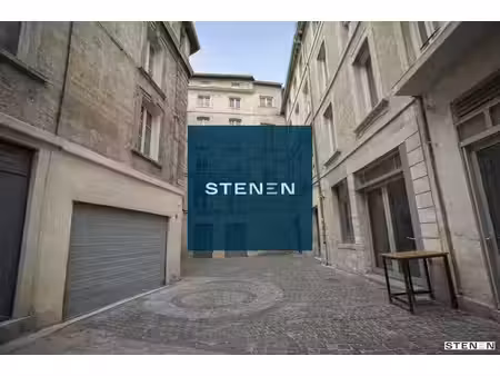 location commerce 200m² à 596m²
