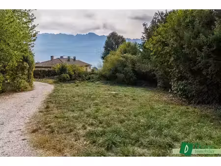 sur les coteaux de biviers  terrain constructible de 794 m2 avec superbe vue panoramique s