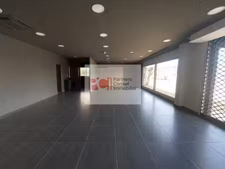 location commerce nîmes 30900 222m²