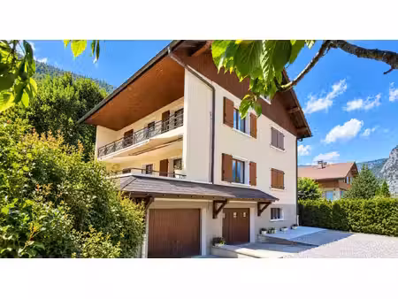 grande maison familiale avec terrain