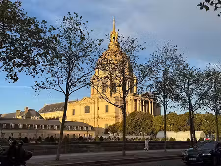 location locaux professionnels 4 pièces 50 m² à paris 7ème (75007)  3 400 €