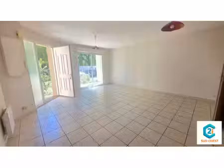 appartement t2 libre avec terrasse et parking