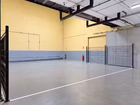 local d'activité 206 m2 avec stockage  bureaux et 3 parking