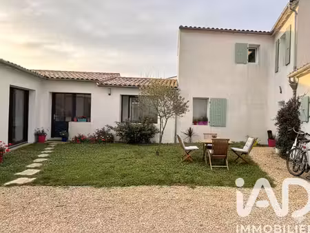 maison traditionnelle à la flotte (17630)