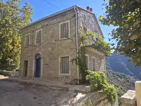 maison de village 164 m²