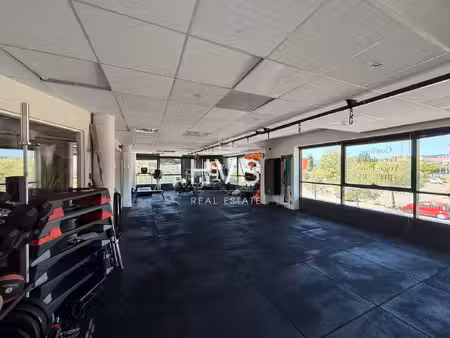 location local professionnel 145m²
