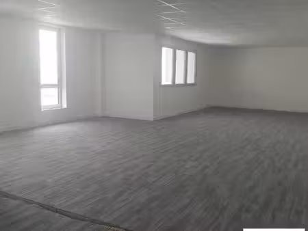 location bureaux voiron 38500 60m² à 2487m²