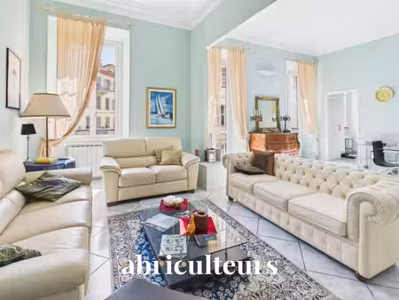 superbe appartement traversant rénové en vente à 30 mètres du port de nice (06300)