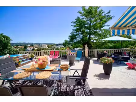 maison le passage 140 m2 composée de 2 chambres  1 bureau  jardin  piscine et grande terra