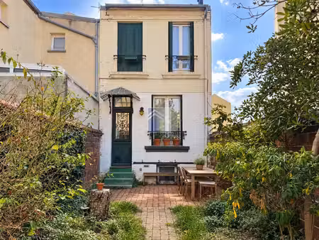 maison de ville - 3 pièces 64m2 - 84m2 au sol - jardin au ca