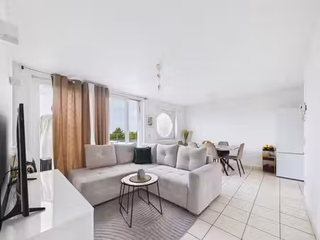 appartement 1 chambre avec belle terrasse. ideal invest !
