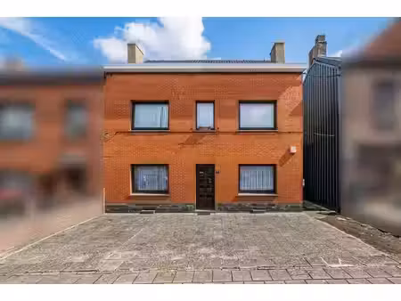 lot de 2 maisons à rénover avec 2 cours et garage