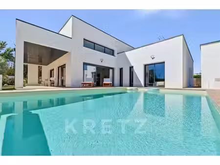 maison de luxe à vendre dans le quartier bas-pays