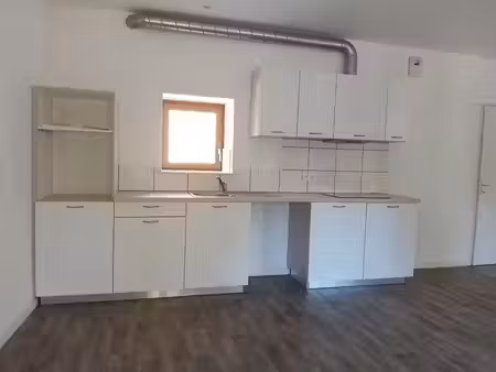 location appartement 4 pièces 87 m² à loubeyrat (63410)