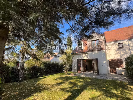 maison familiale 182 m² – 5 chambres  jardin et garage – centre village saint-nom-la-bretè